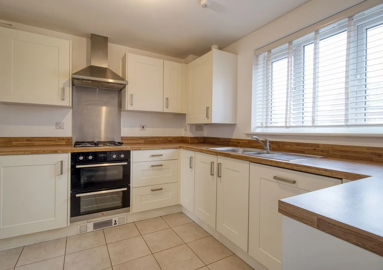 Lucknam Crescent, Coate, SN3, photo 2
