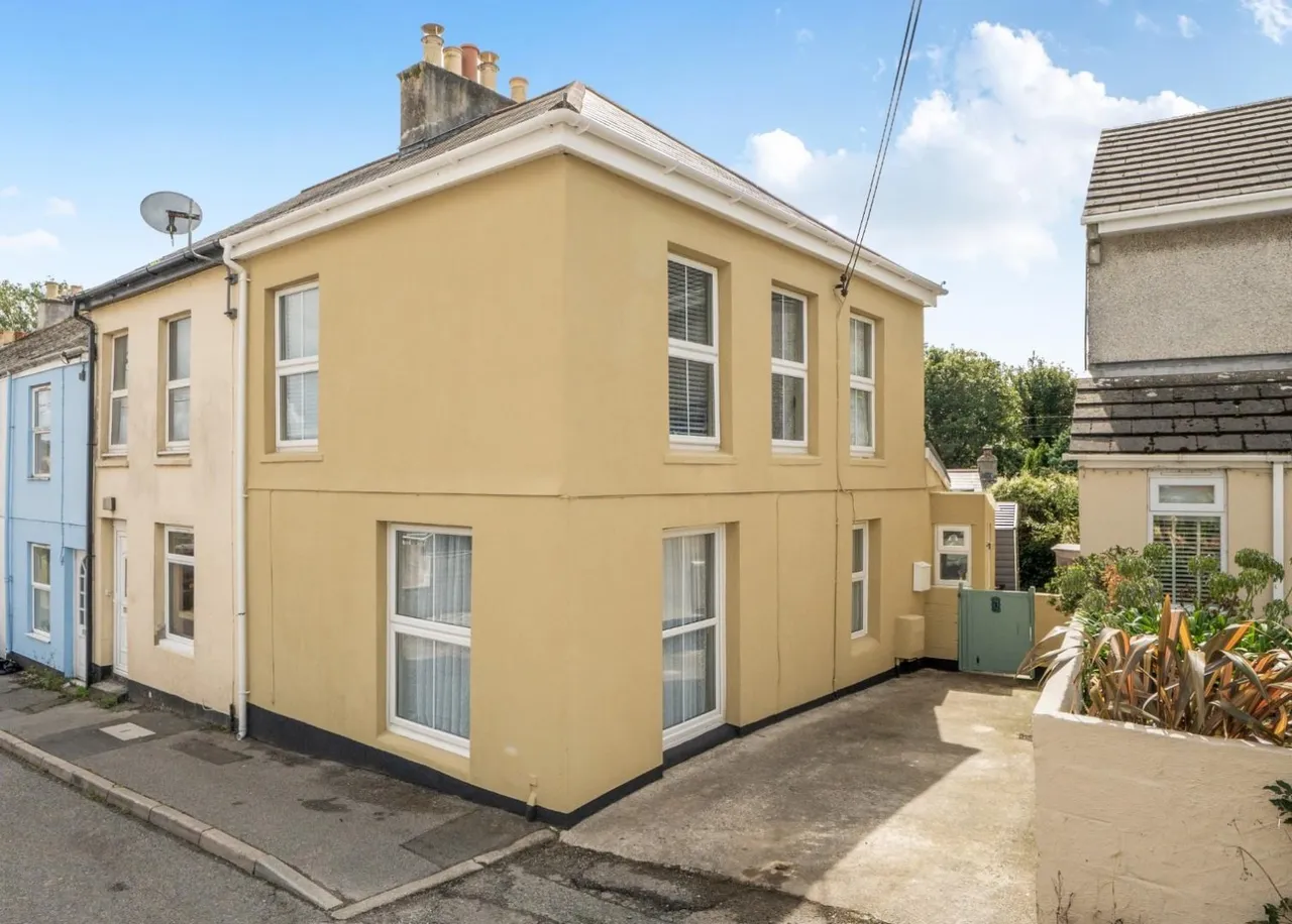 3 bed house for sale, Church Road, Treswithian, TR14