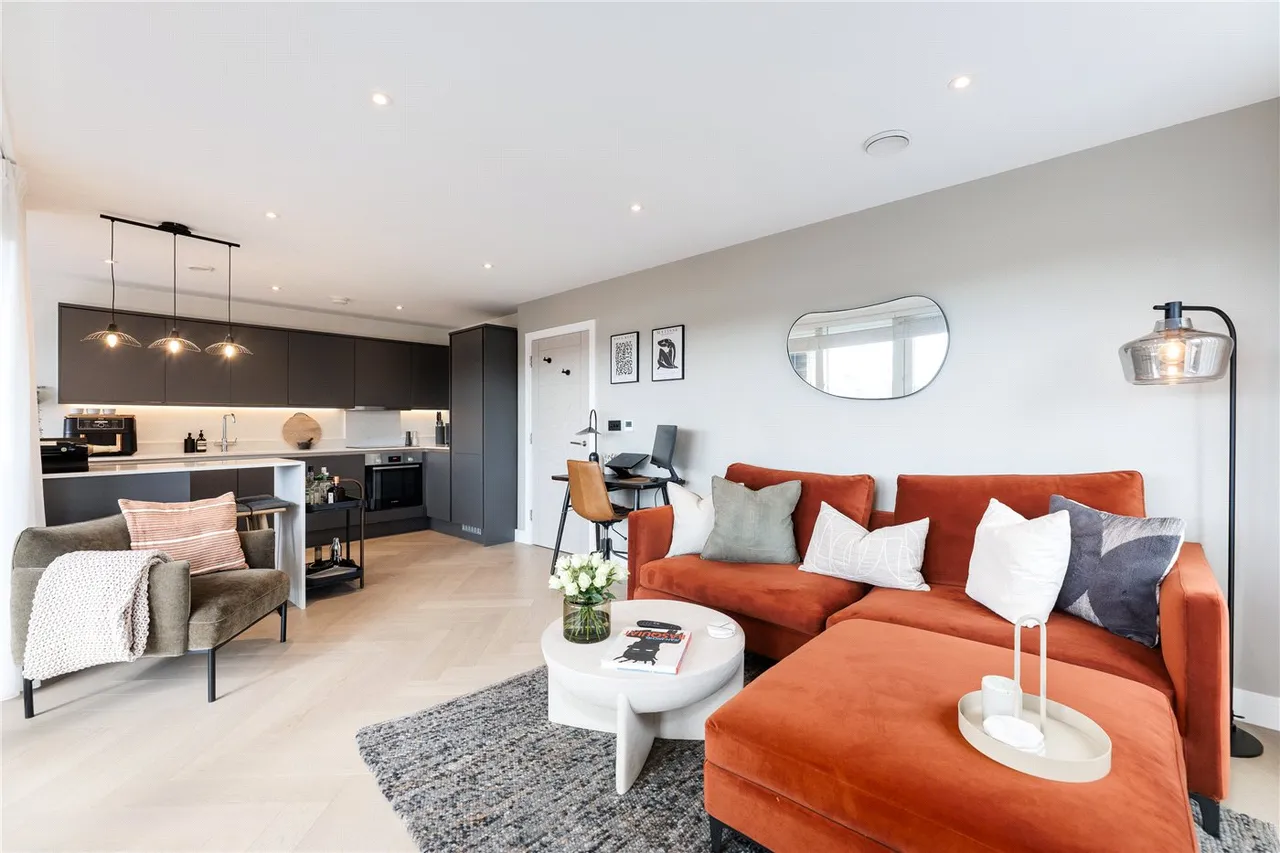 Putney Bridge Road, London, SW18, photo 7
