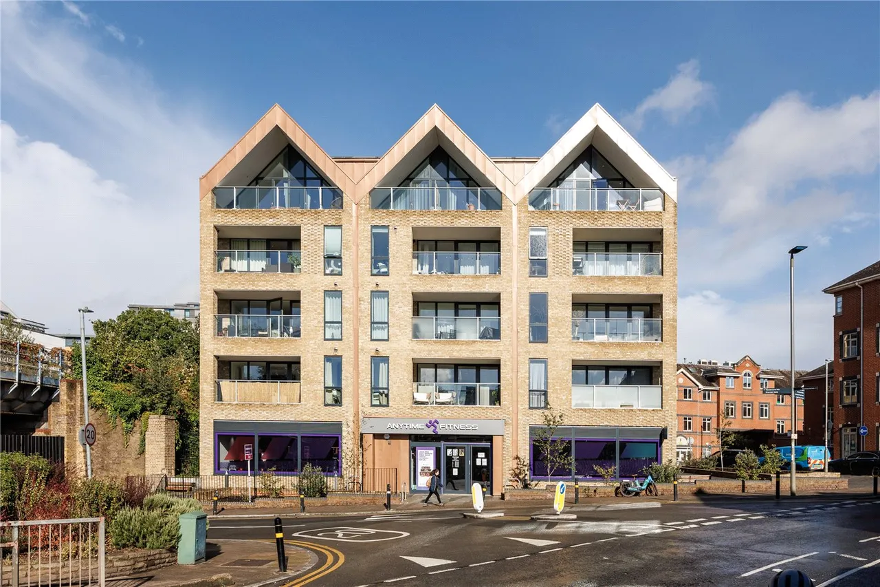Putney Bridge Road, London, SW18, photo 2