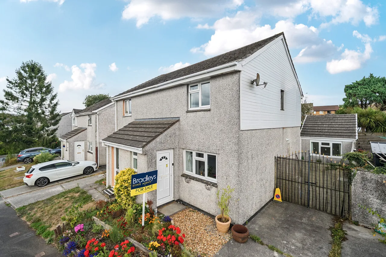 3 bed property for sale — Cedar Close, Callington, Cornwall, PL17
