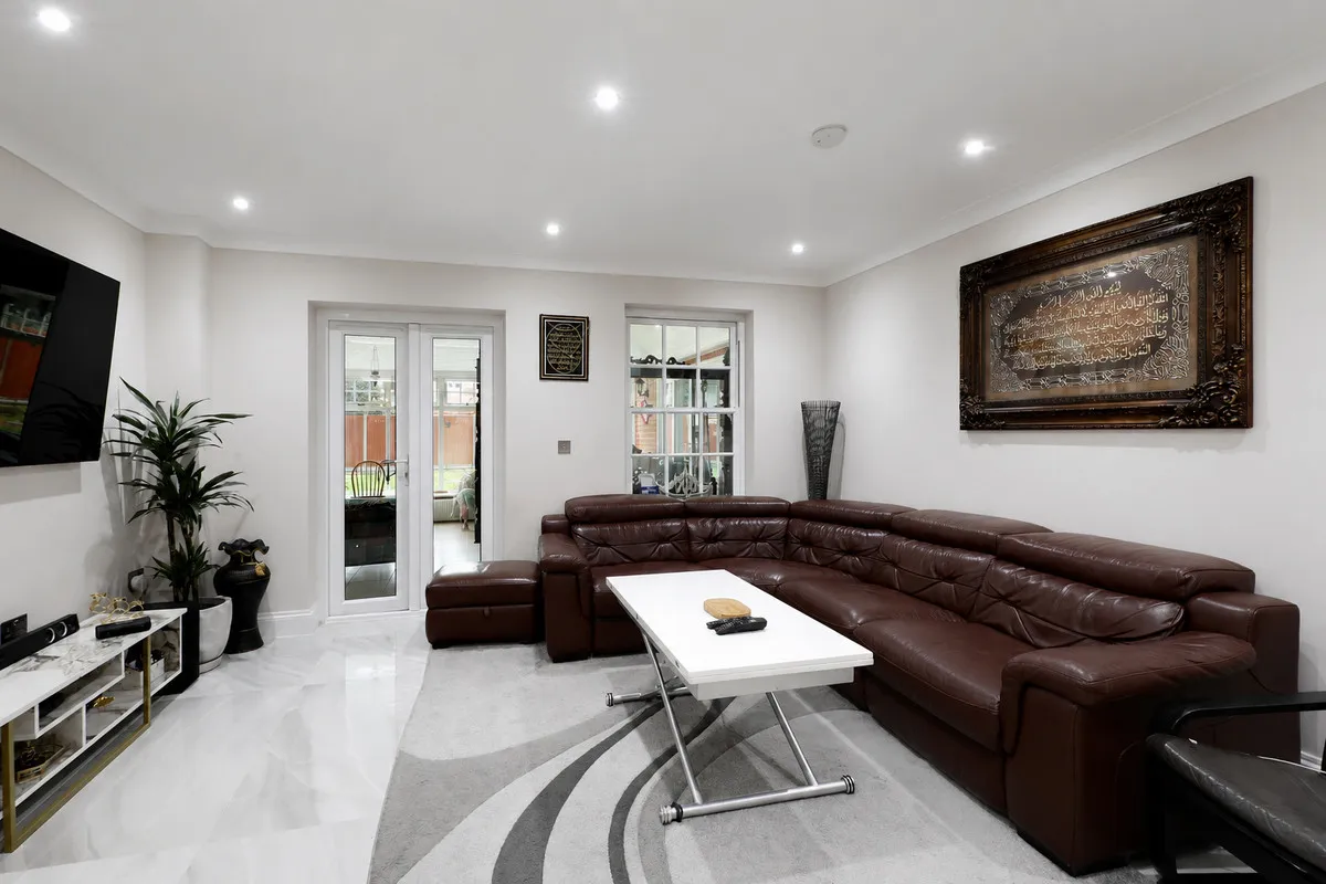 Templewood Lane, Farnham Common, SL2, photo 25