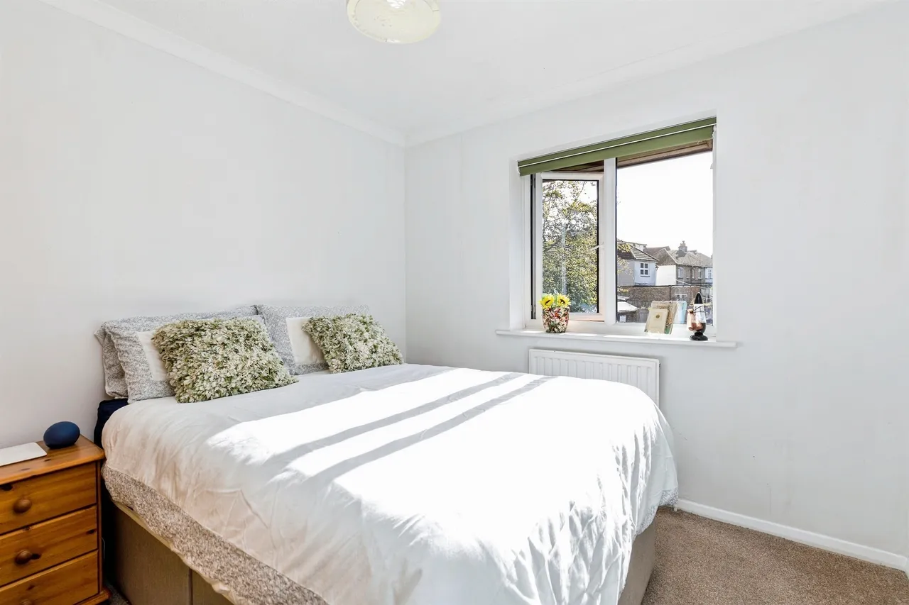 Gordon Road, Burgess Hill, RH15, photo 8