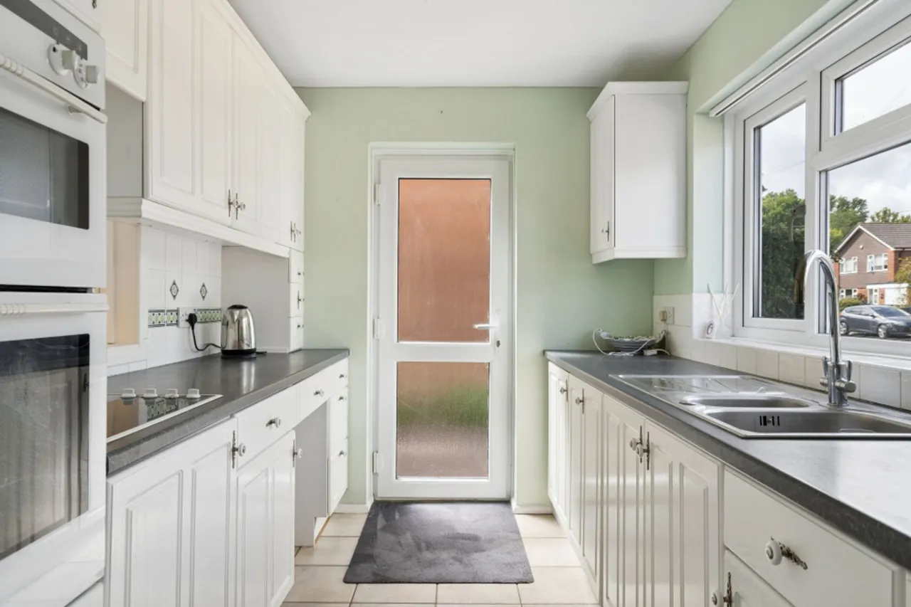 Woodlands Drive, Naphill, HP14, photo 5