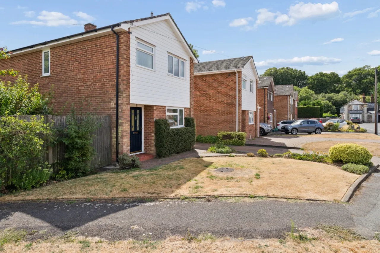 Woodlands Drive, Naphill, HP14, photo 27