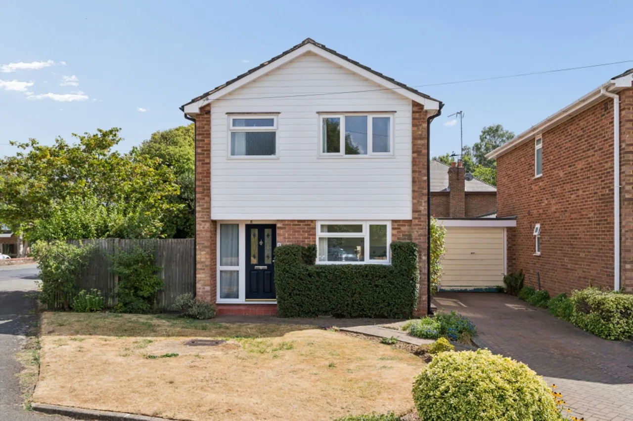 Woodlands Drive, Naphill, HP14, photo 31
