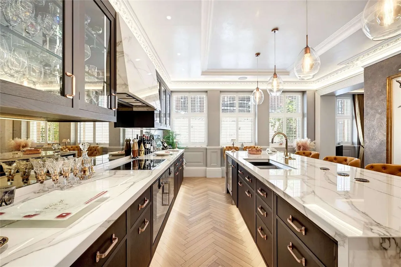 Kensington Court Mansions, London, W8 5DT, photo 2