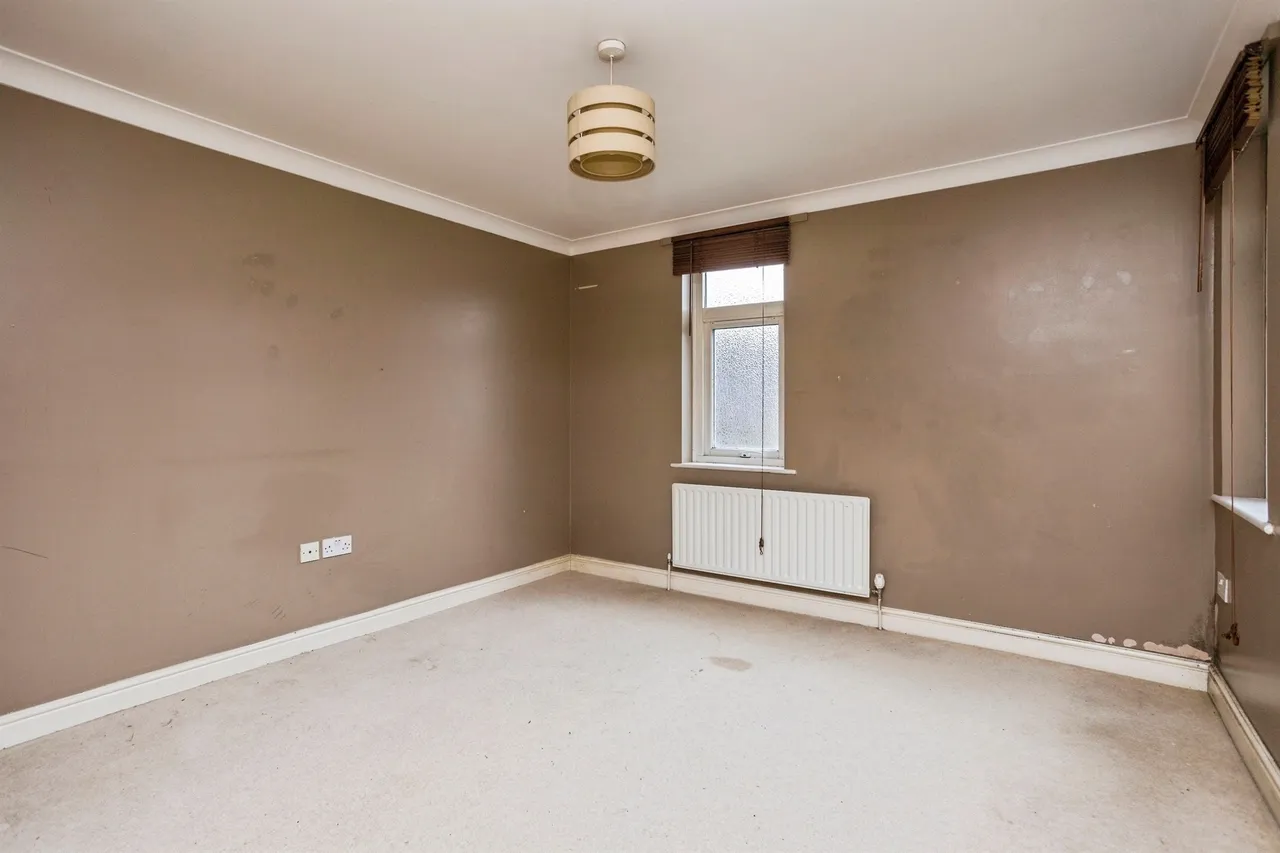Bedford Road, Horsham, photo 8