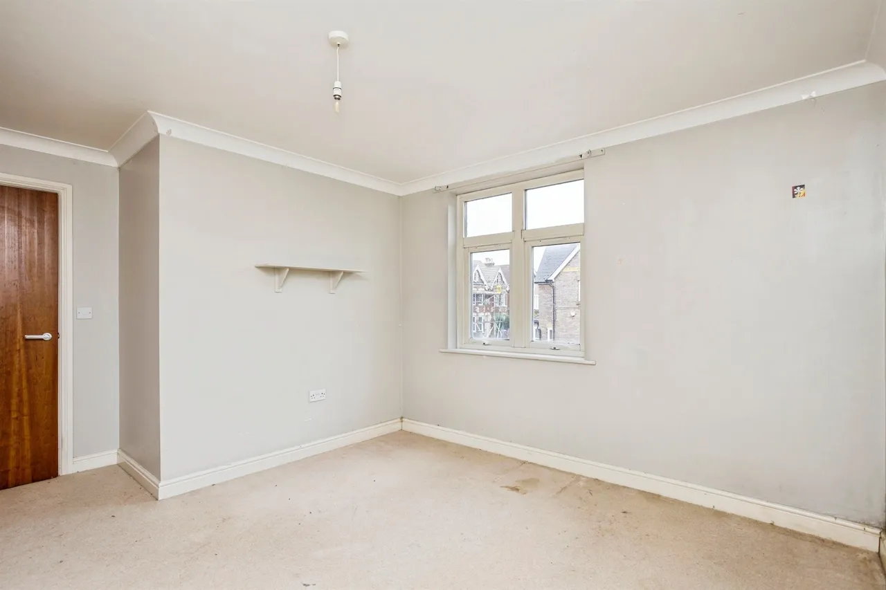 Bedford Road, Horsham, photo 12