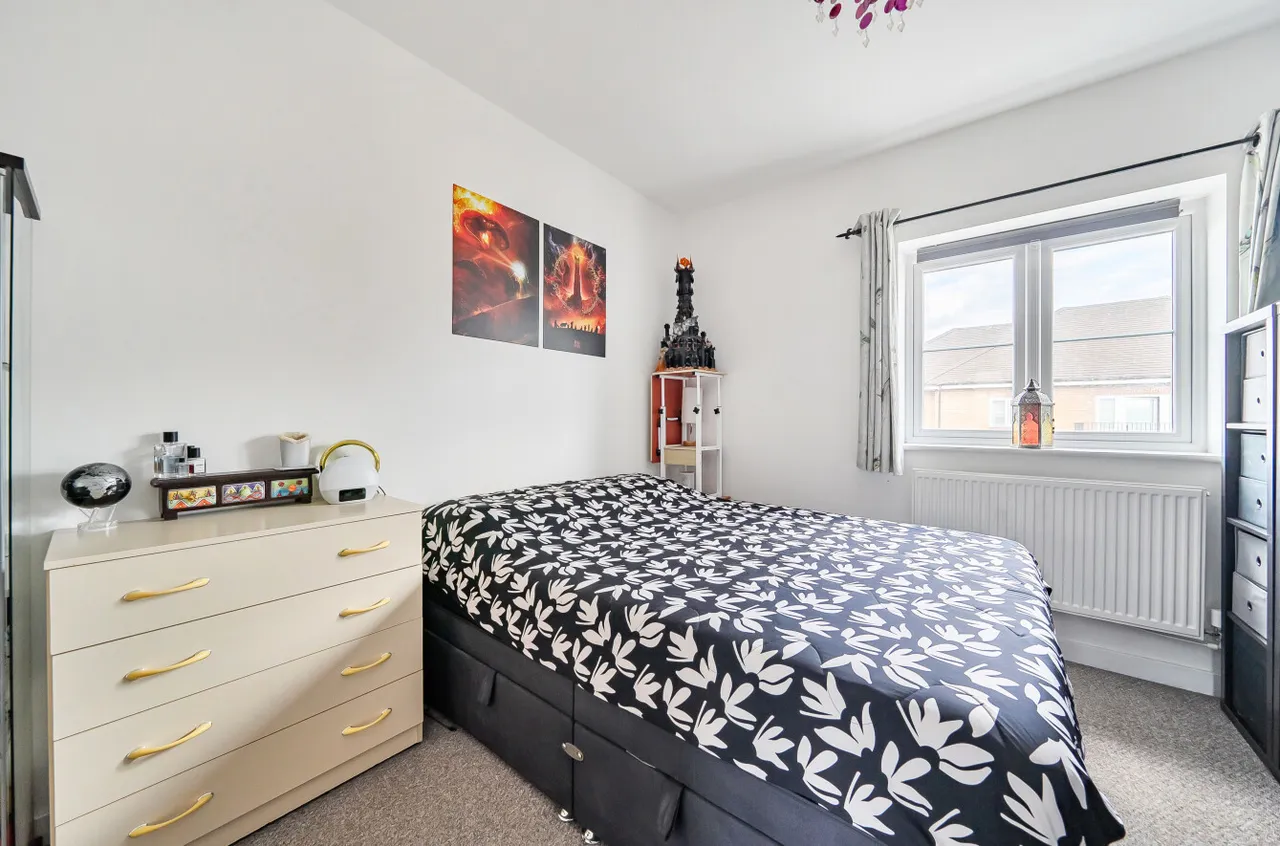 Bell Farm Way, Hersham, KT12, photo 7