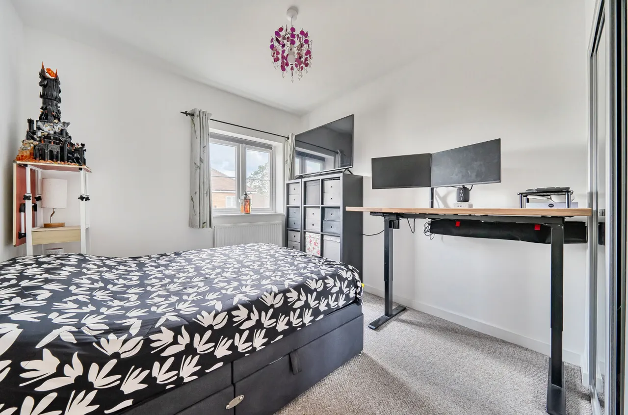 Bell Farm Way, Hersham, KT12, photo 10