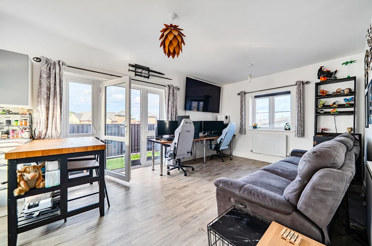 Bell Farm Way, Hersham, KT12, photo 6