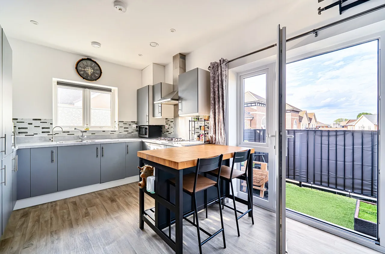 Bell Farm Way, Hersham, KT12, photo 4