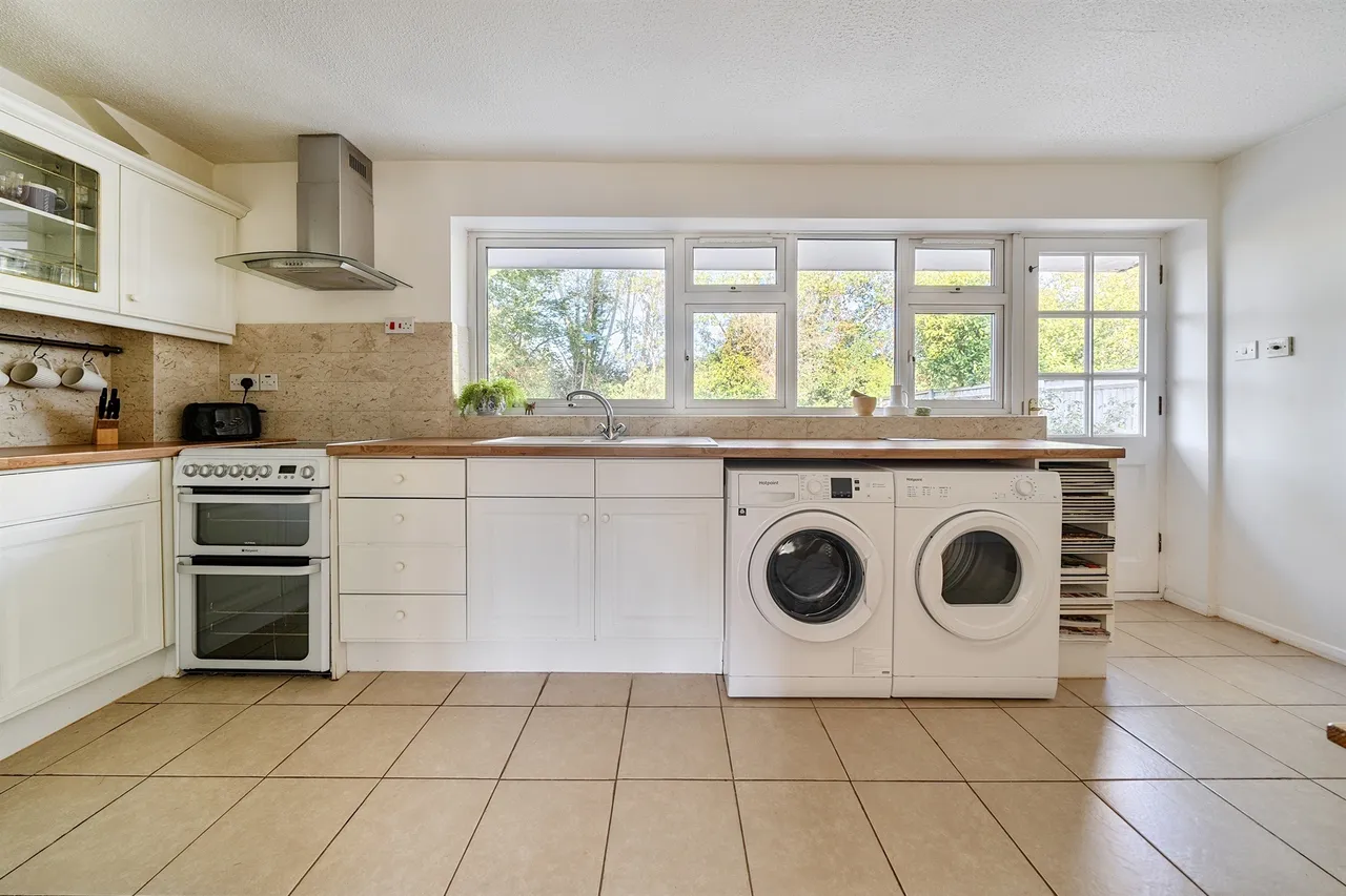 Stewart Close, Fifield, SL6, photo 3