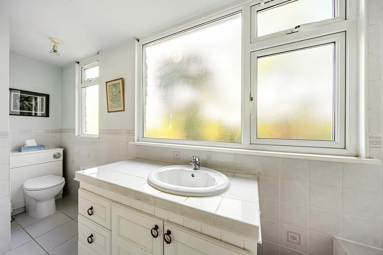 Stewart Close, Fifield, SL6, photo 16