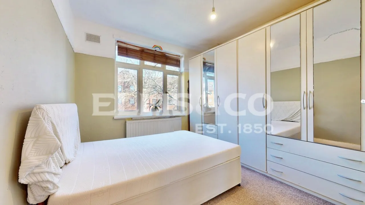 2 bed flat to rent, Forty Avenue, Wembley, HA9