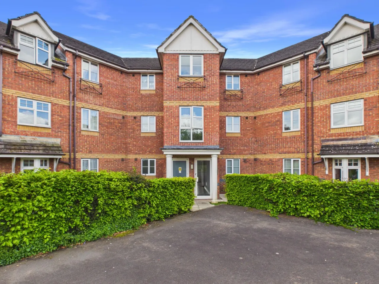 2 bed flat for sale, Chassagne Square, Crewe