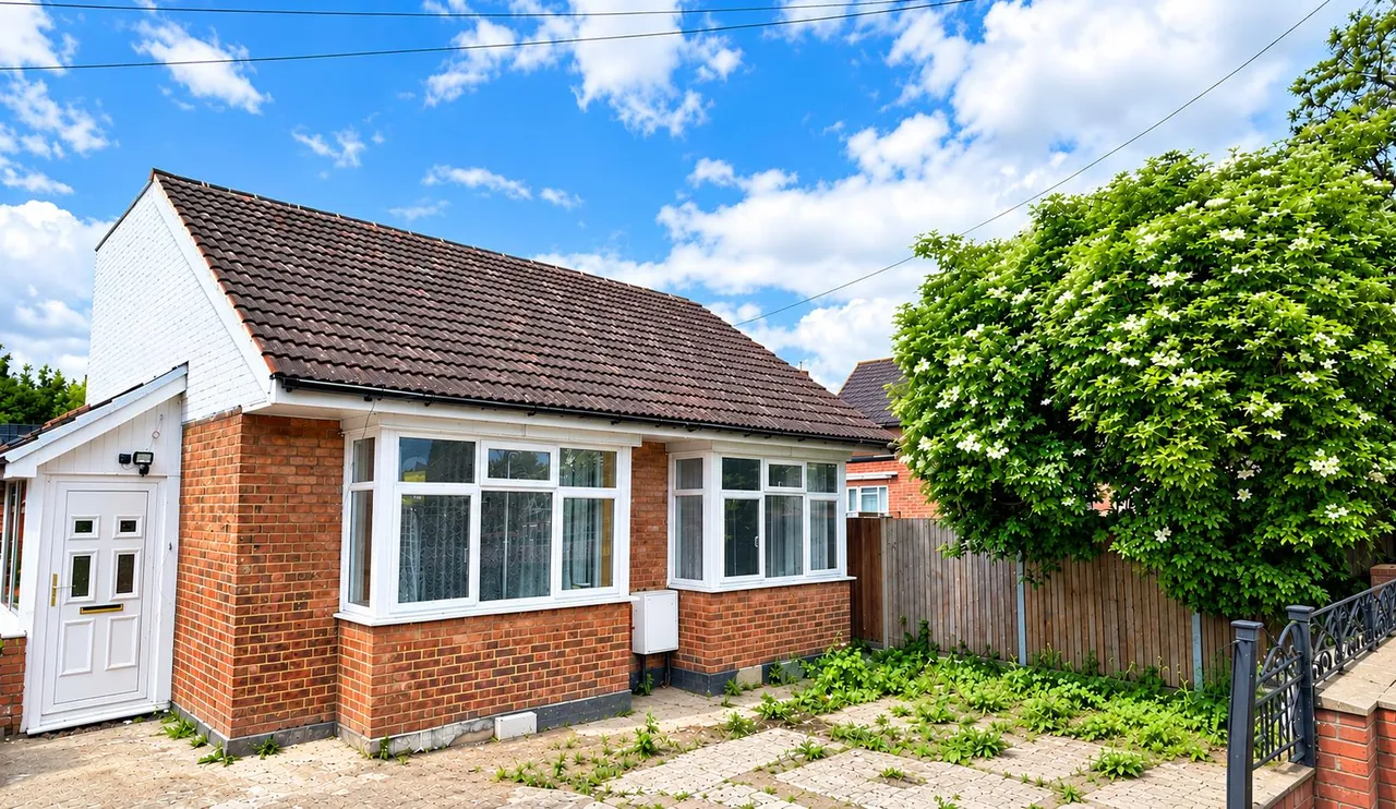 5 bed property for sale, West End Road, Ruislip, HA4
