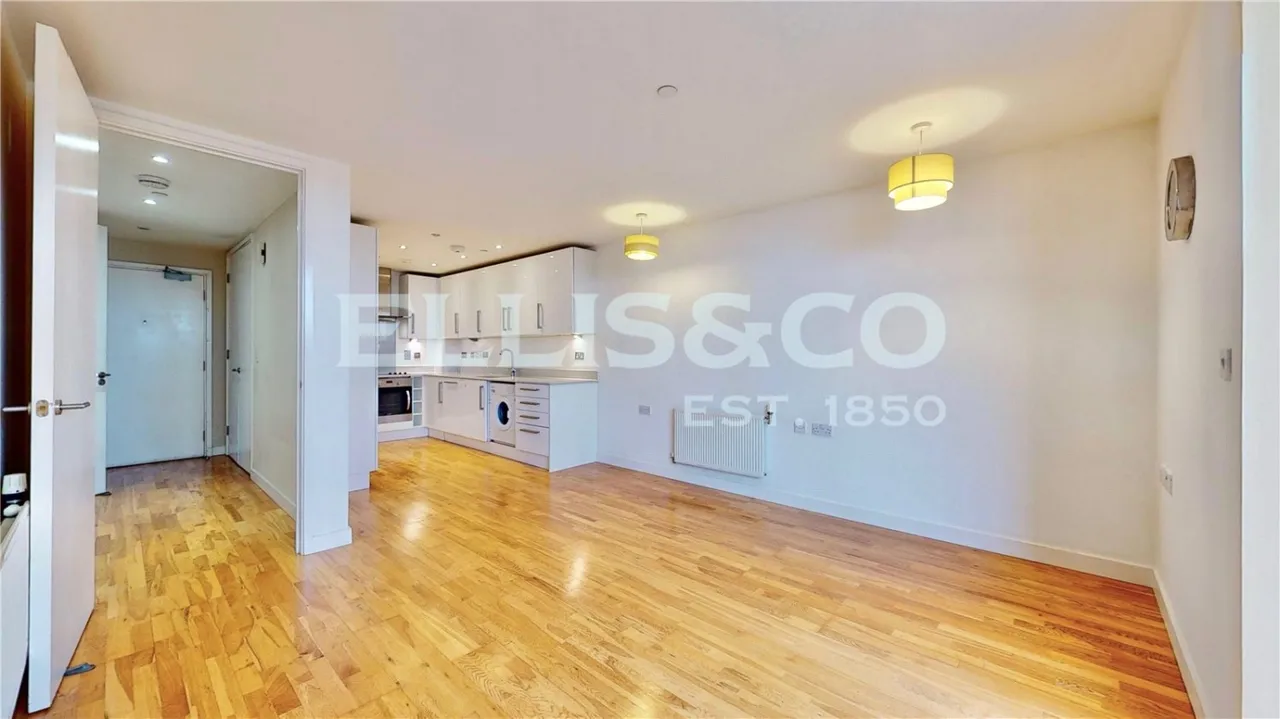 High Road, Wembley, HA9, photo 4