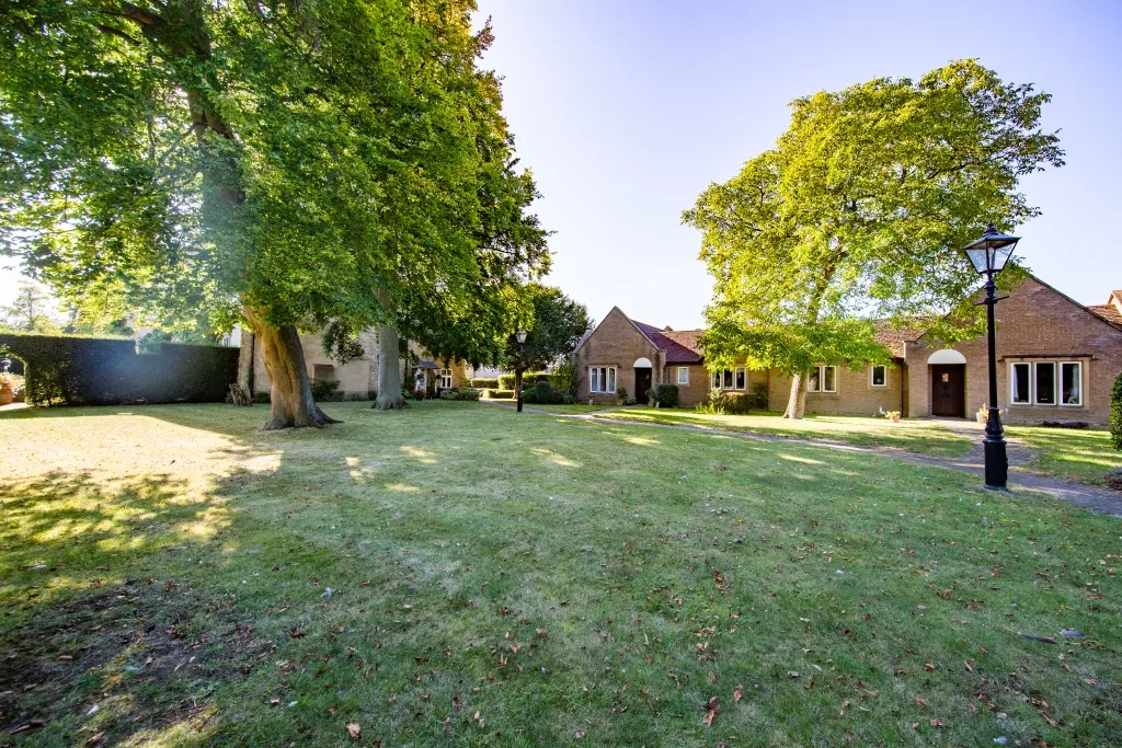 Bicester House, Kings End, photo 17