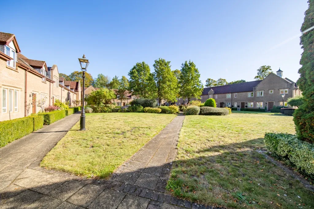 Bicester House, Kings End, photo 16