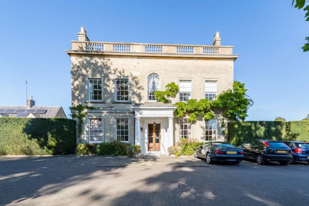 Bicester House, Kings End, photo 3