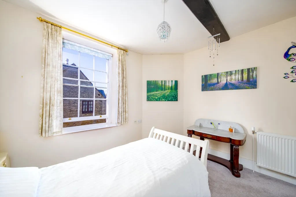 Bicester House, Kings End, photo 15