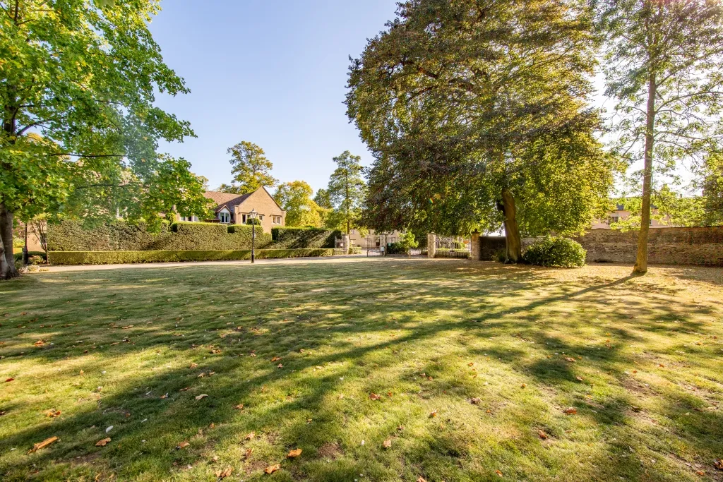 Bicester House, Kings End, photo 19