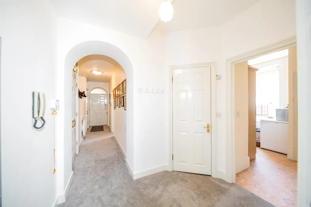 Bicester House, Kings End, photo 7