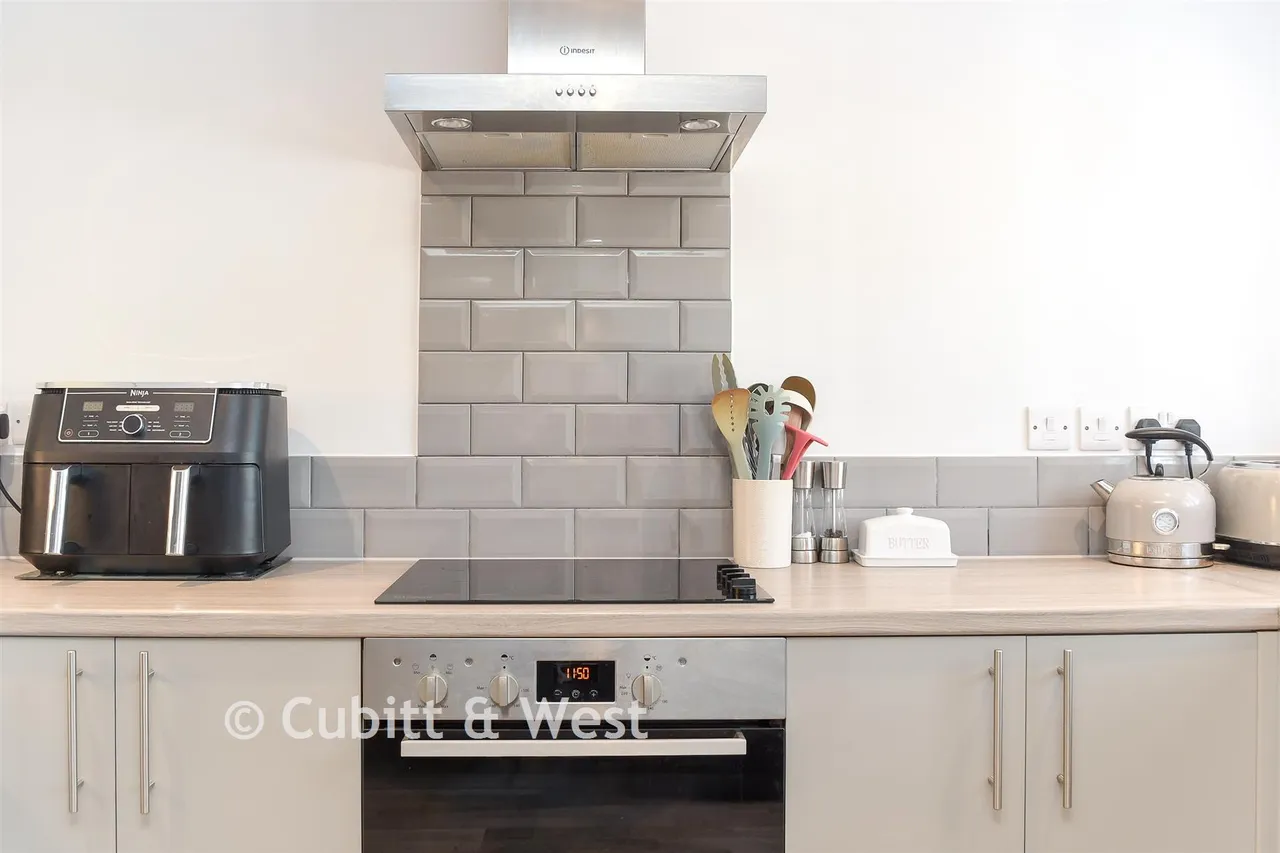 Church Street, Rudgwick, RH12, photo 5