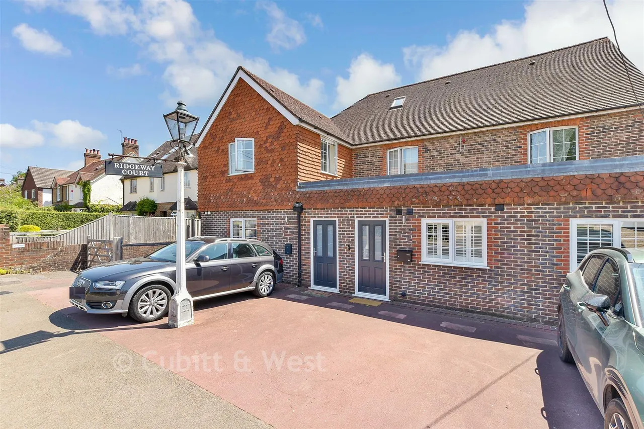 2 bed flat for sale, Church Street, Rudgwick, RH12