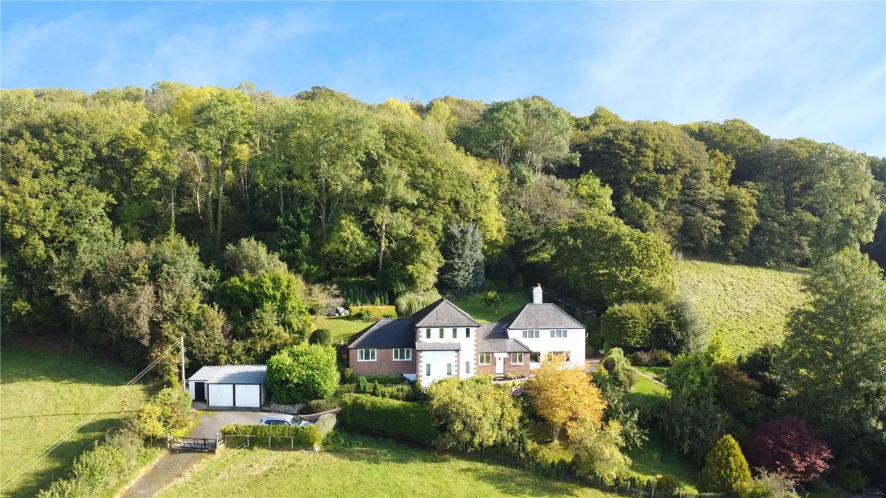 4 bed house for sale, Llanfyllin, Powys
