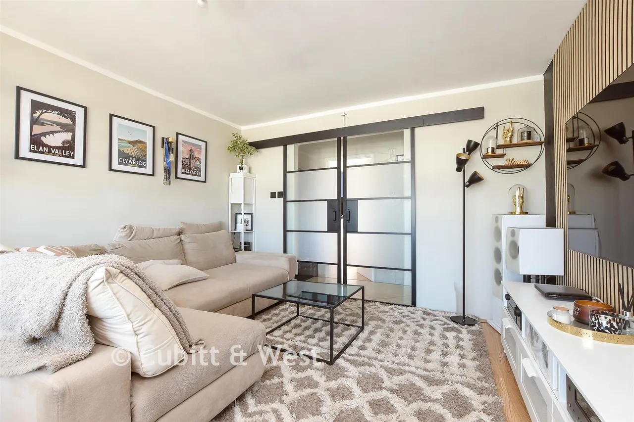 2 bed flat for sale, Castle Drive, Reigate, RH2