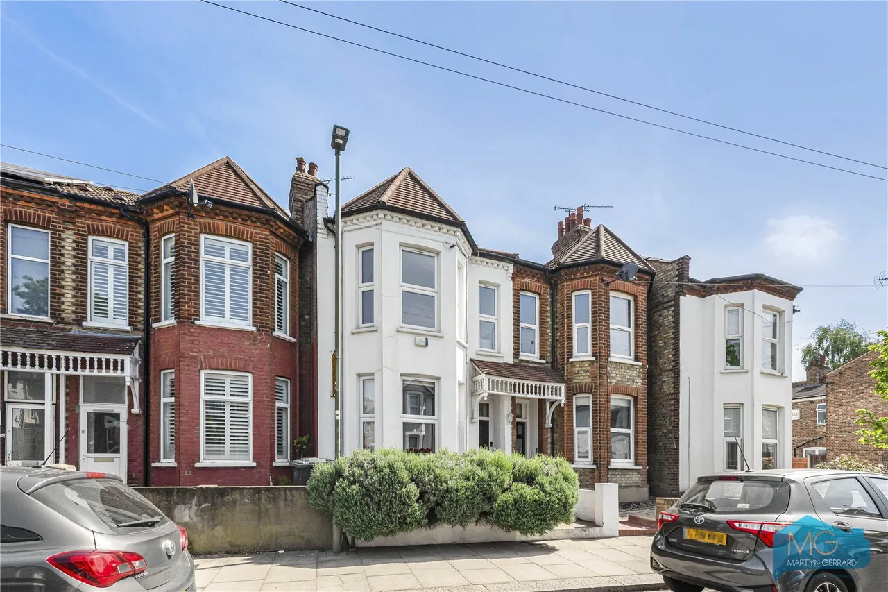 3 bed house for sale, Long Lane, London, N3