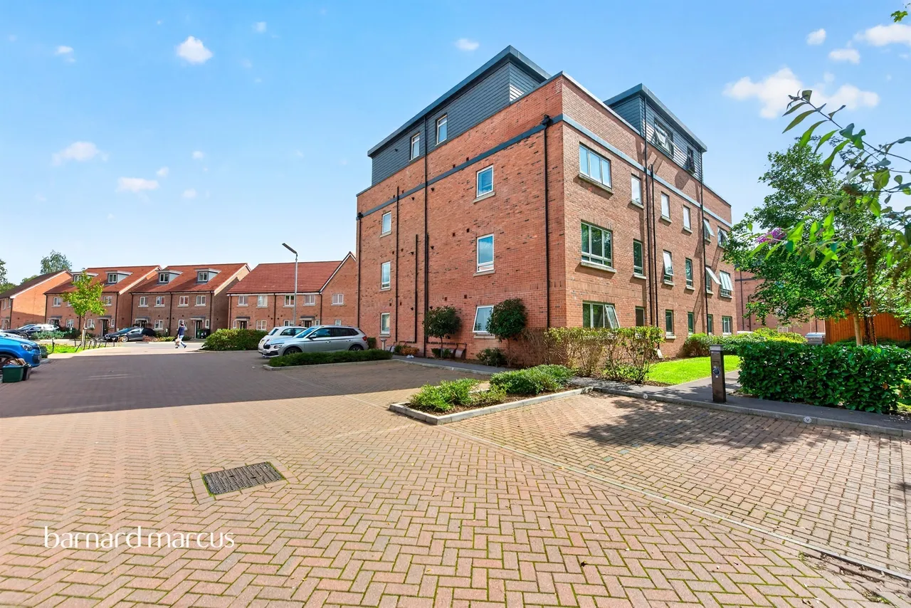 Montagu Crescent, Redhill, RH1, photo 18