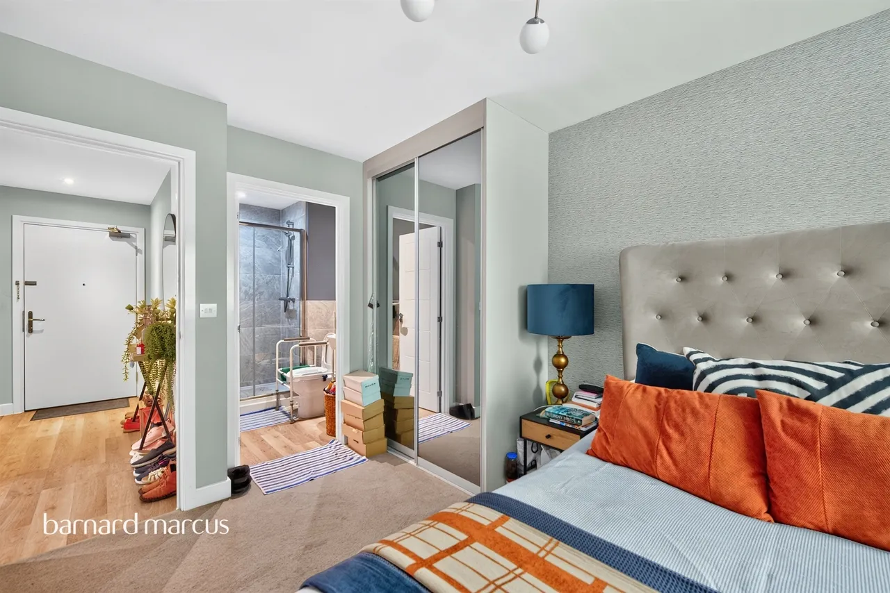 Montagu Crescent, Redhill, RH1, photo 8
