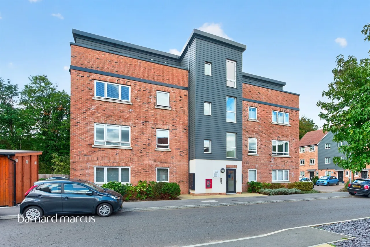 Montagu Crescent, Redhill, RH1, photo 17