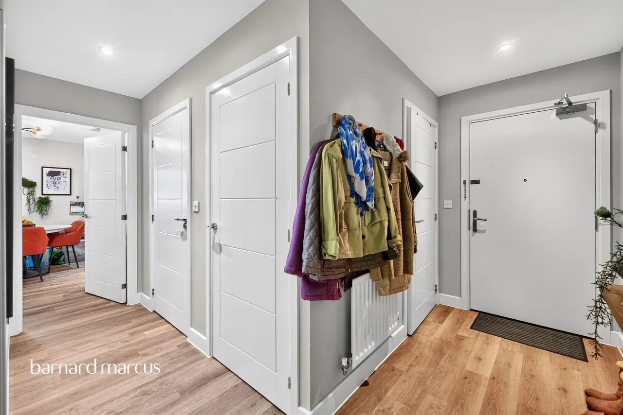 Montagu Crescent, Redhill, RH1, photo 6