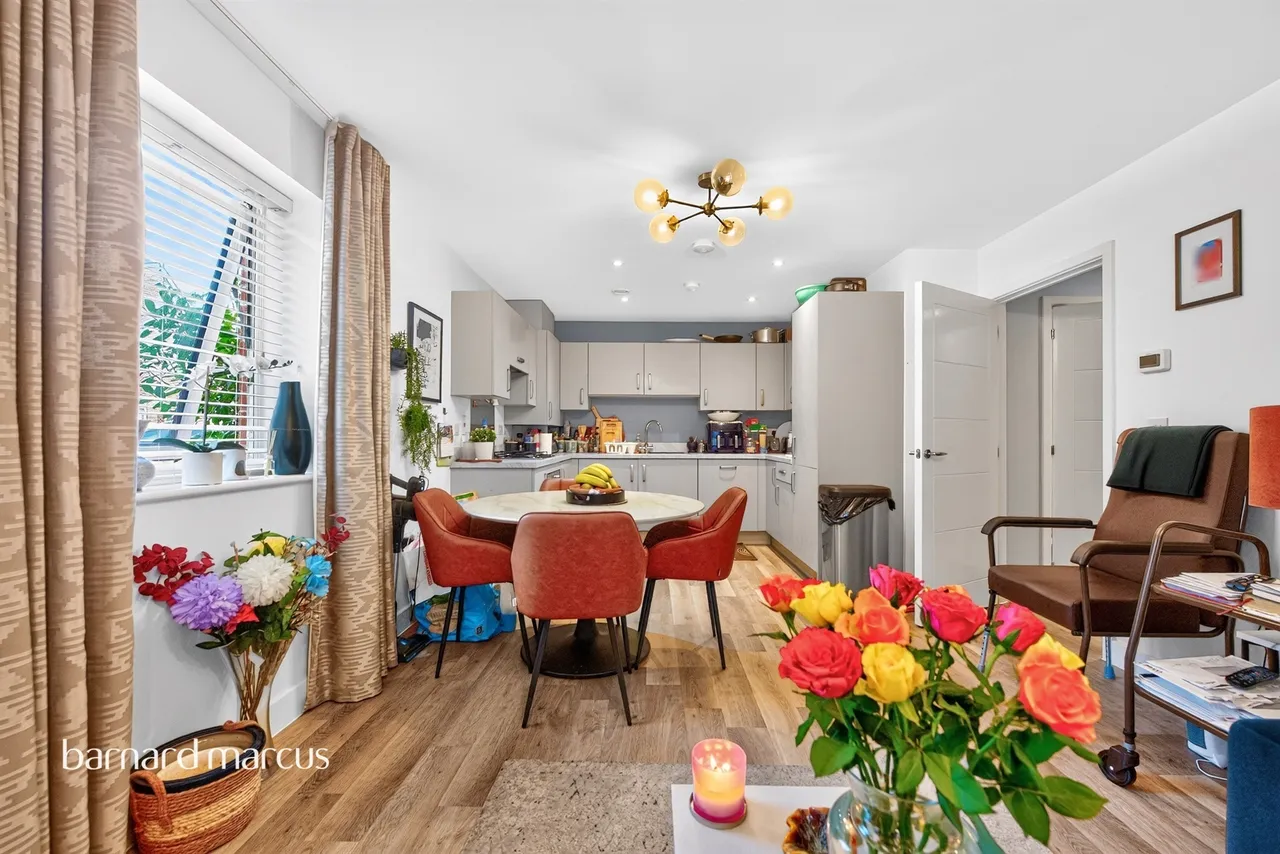 Montagu Crescent, Redhill, RH1, photo 2