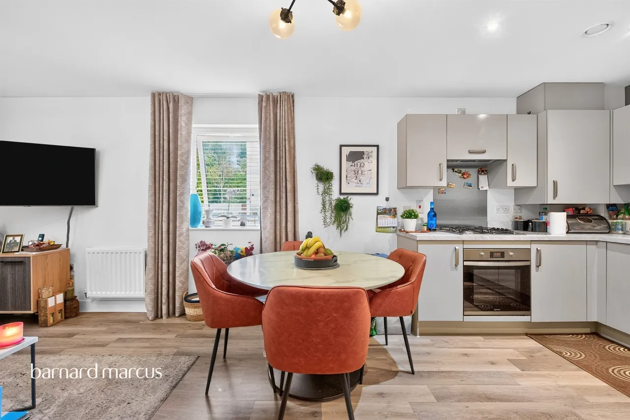 Montagu Crescent, Redhill, RH1, photo 3