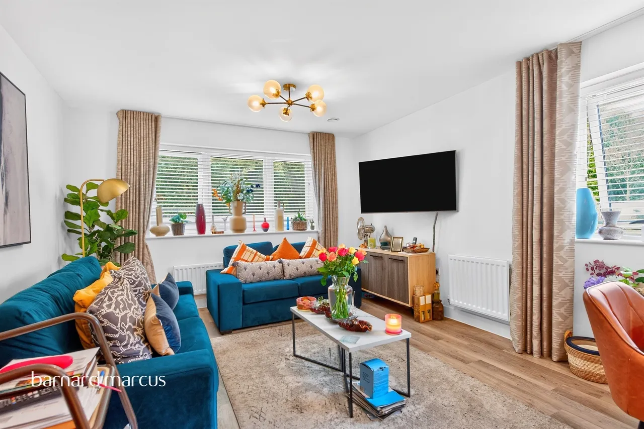 Montagu Crescent, Redhill, RH1, photo 4