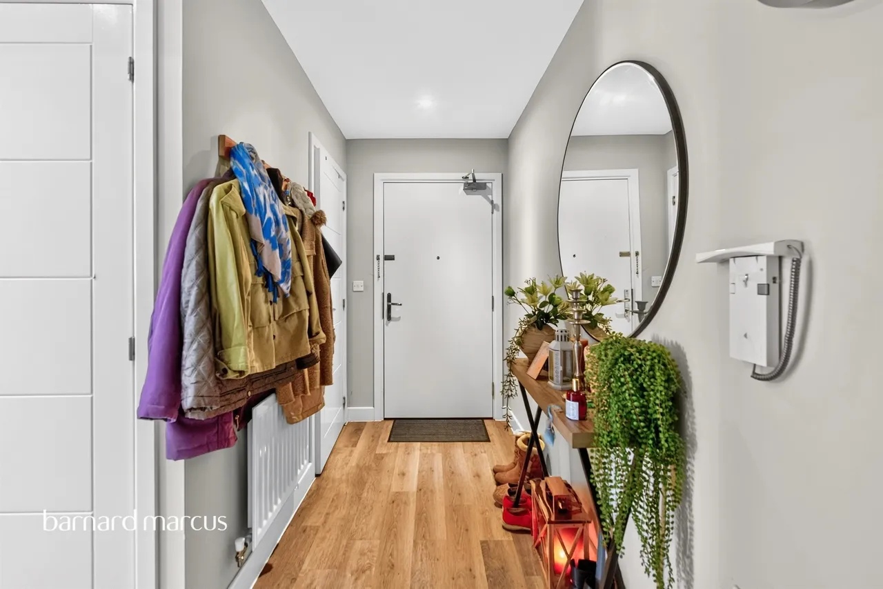 Montagu Crescent, Redhill, RH1, photo 13