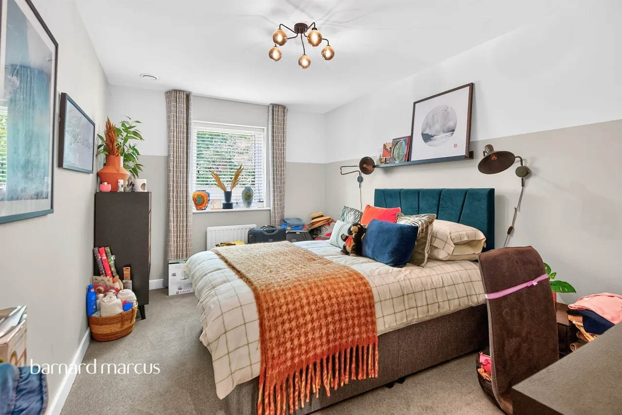 Montagu Crescent, Redhill, RH1, photo 11