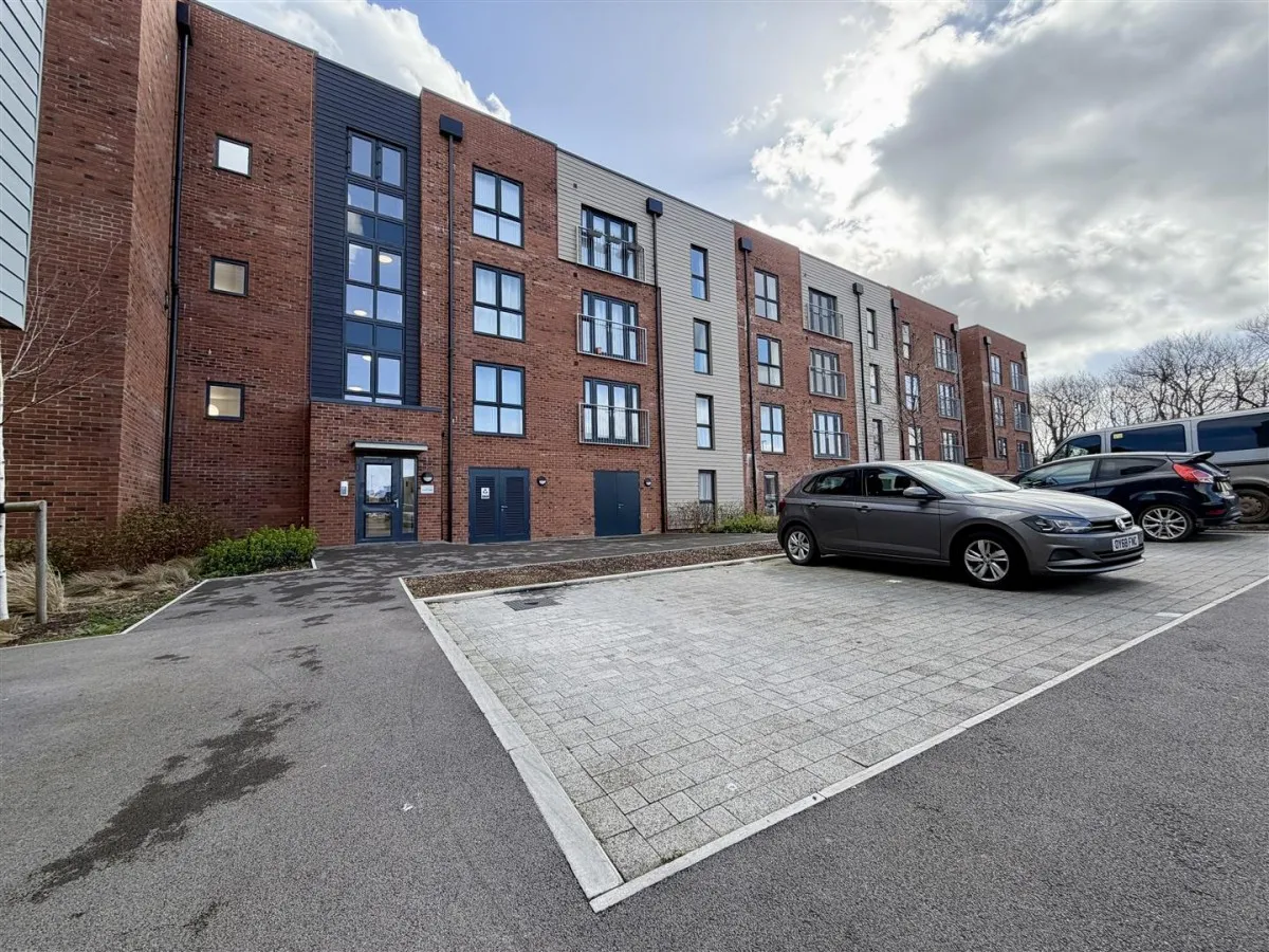 2 bed flat for sale, Harker Close, Gloucester, GL2