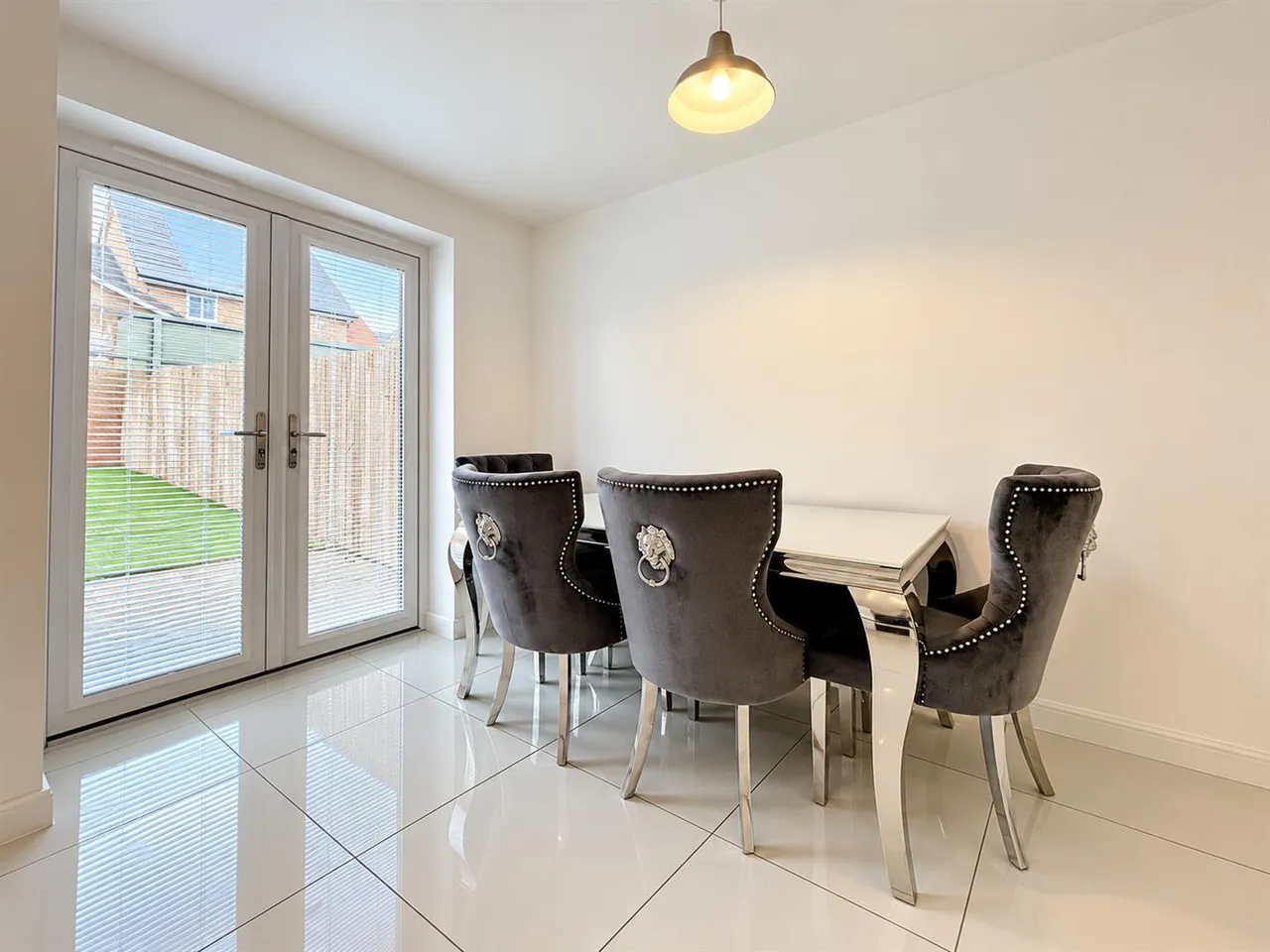 Cornelius Crescent, Fairfields, photo 7