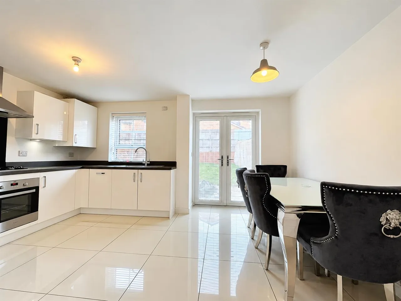 Cornelius Crescent, Fairfields, photo 6