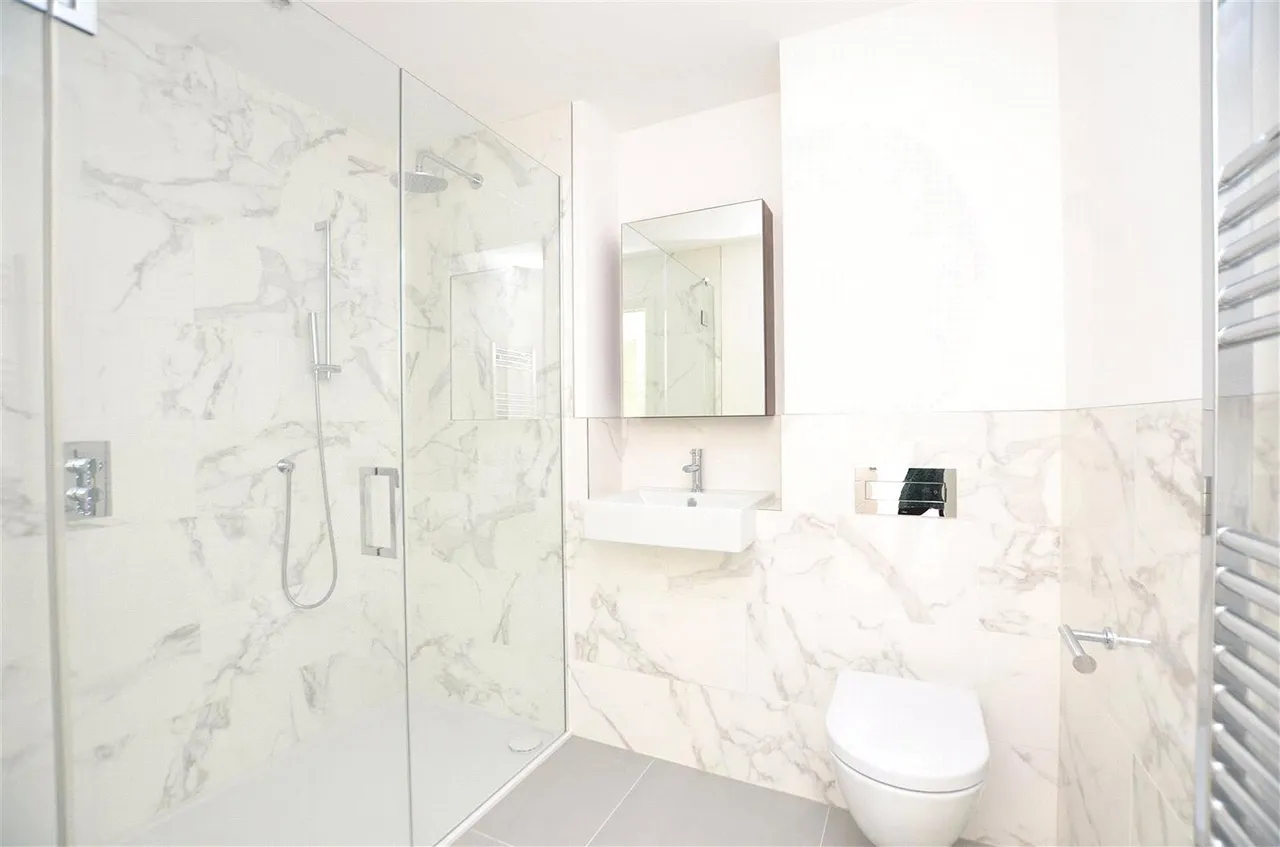 Pinewood Gardens, Teddington, TW11, photo 4