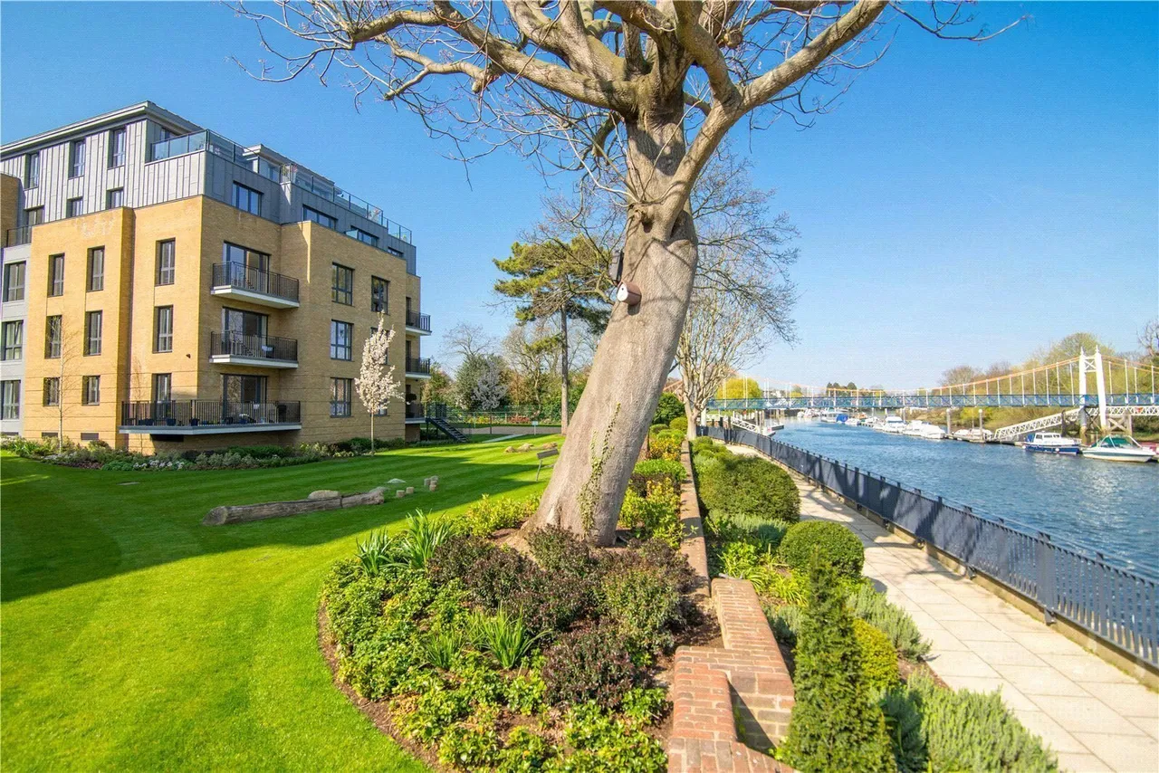 Pinewood Gardens, Teddington, TW11, photo 5