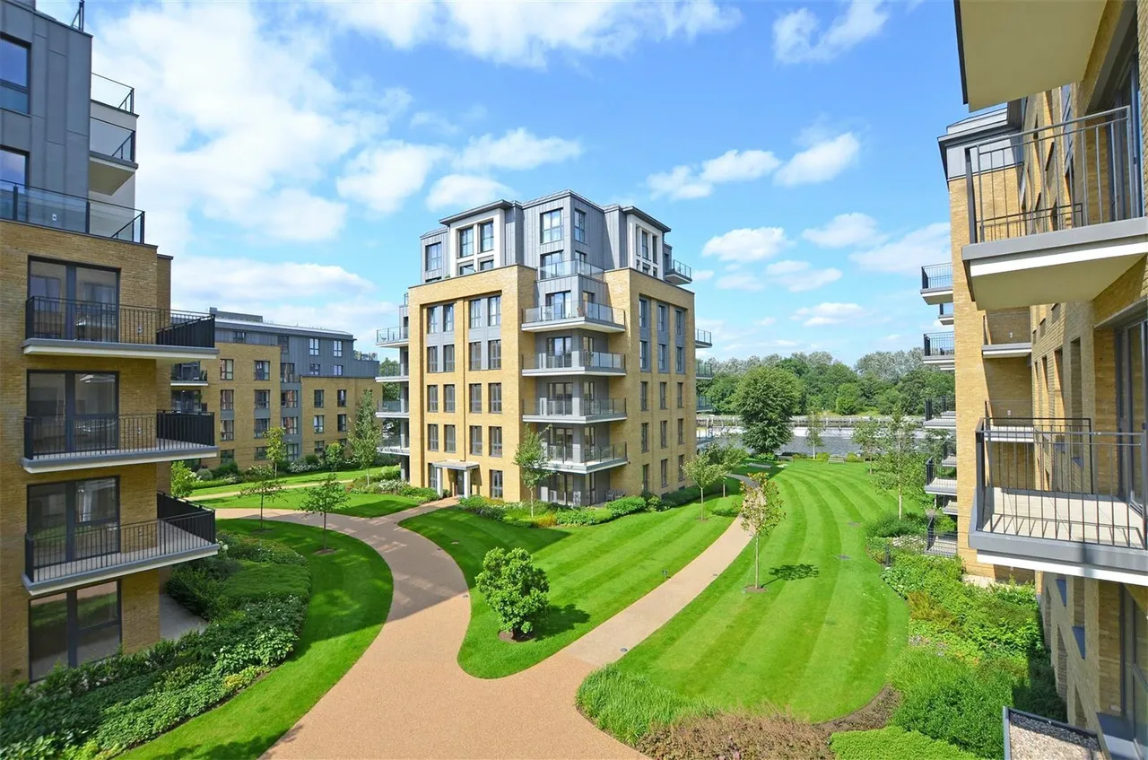 Pinewood Gardens, Teddington, TW11, photo 6