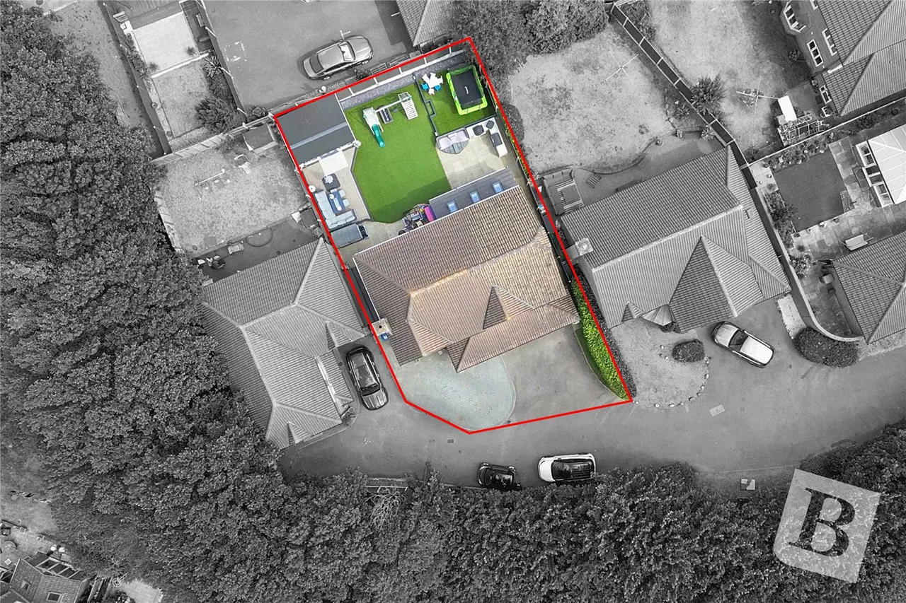 Brandon Close, Chafford Hundred, Grays, Essex, RM16, photo 10